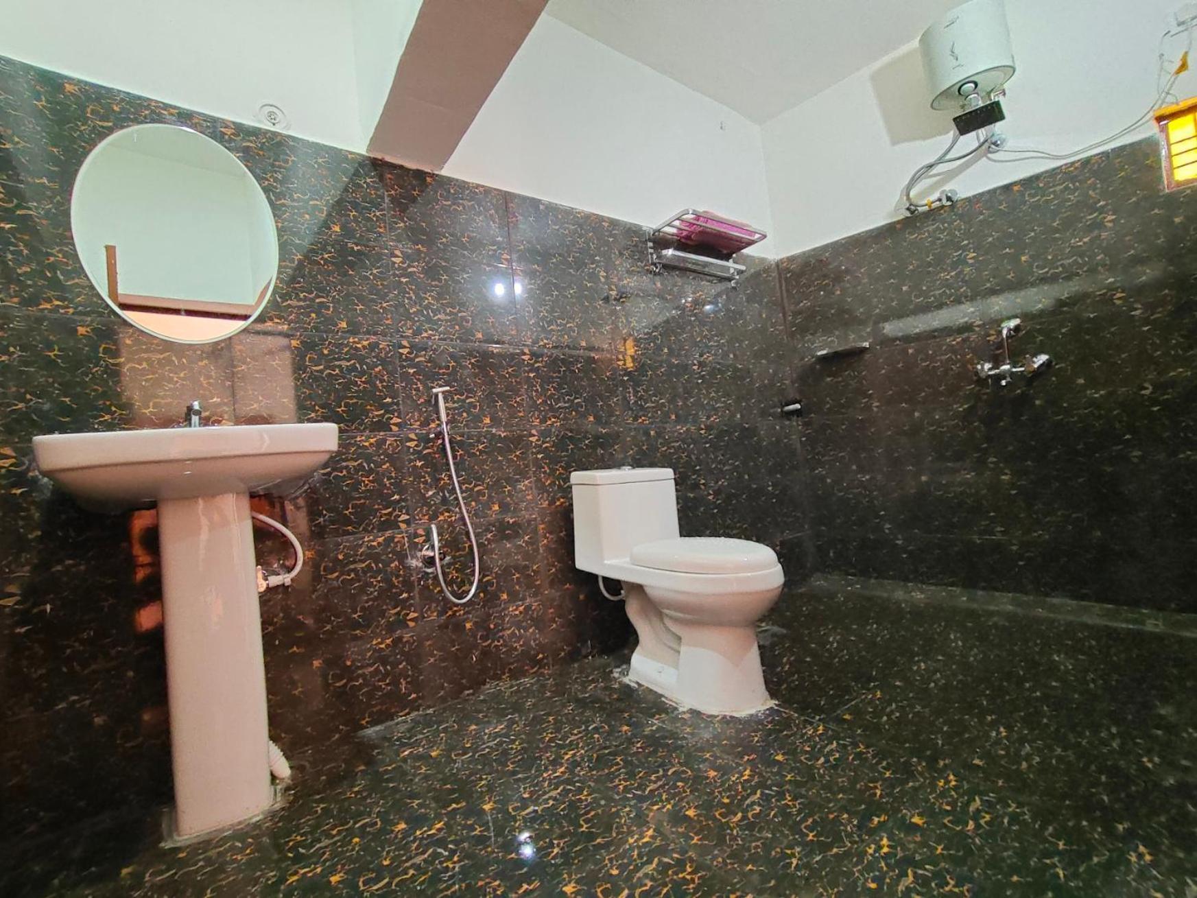 Alaknanda Homestay Karnaprayāg エクステリア 写真