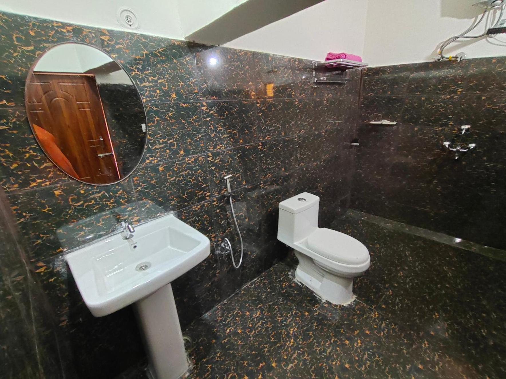 Alaknanda Homestay Karnaprayāg エクステリア 写真